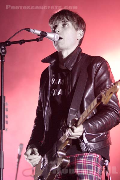 FRANZ FERDINAND - 2009-07-30 - PAREDES DE COURA (Portugal) - Praia do Tabuao - 